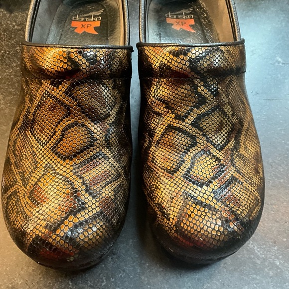 Snake Print Clogs - Picture 3 of 7